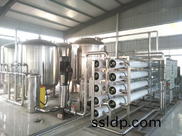 15T/H雙級(ji)反滲透設(she)備(bei)