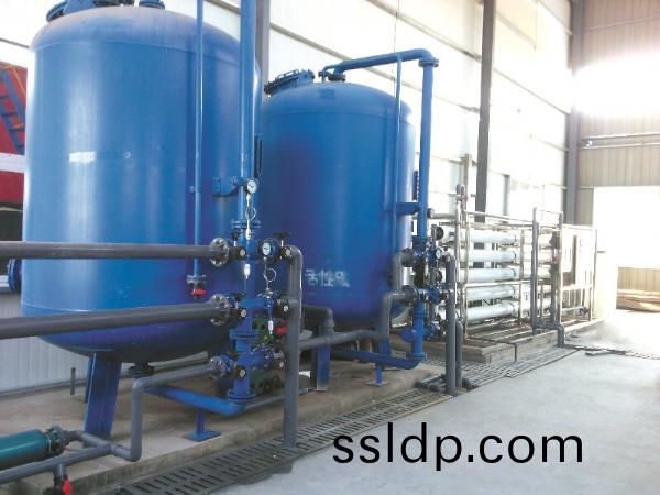 25T/H單(dan)級(ji)反滲(shen)透(tou)設備