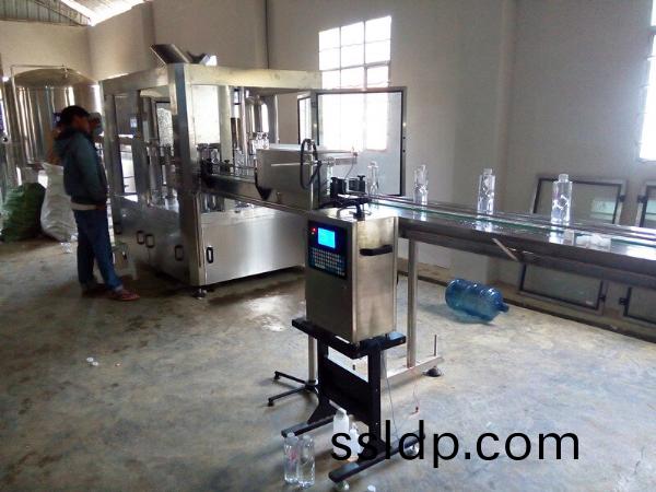 2000-3000缾/小時(shi)灌(guan)裝機