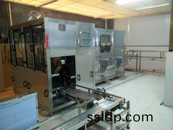 450桶(tong)/小(xiao)時灌裝(zhuang)設(she)備