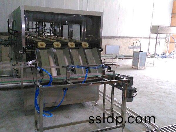 600桶/小(xiao)時(shi)灌(guan)裝設備主機(ji)