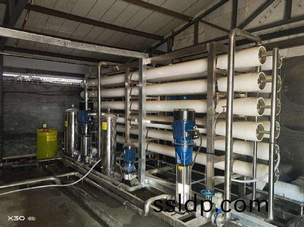 悳(de)州平(ping)原20噸反(fan)滲(shen)透安裝(zhuang)調(diao)試完成