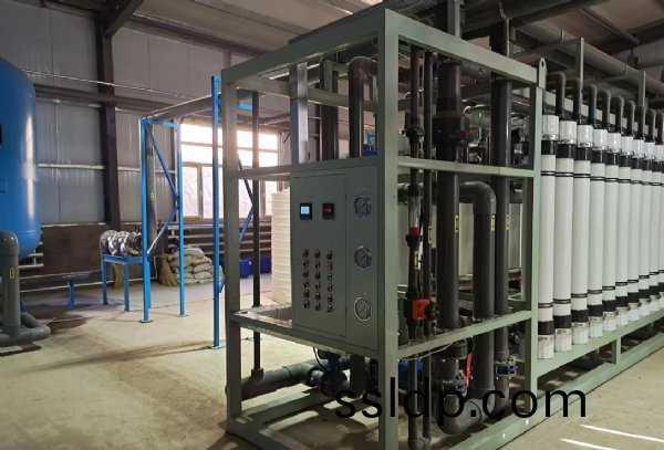 100噸(dun)超濾(lv)+反(fan)滲(shen)透(tou)安裝調試