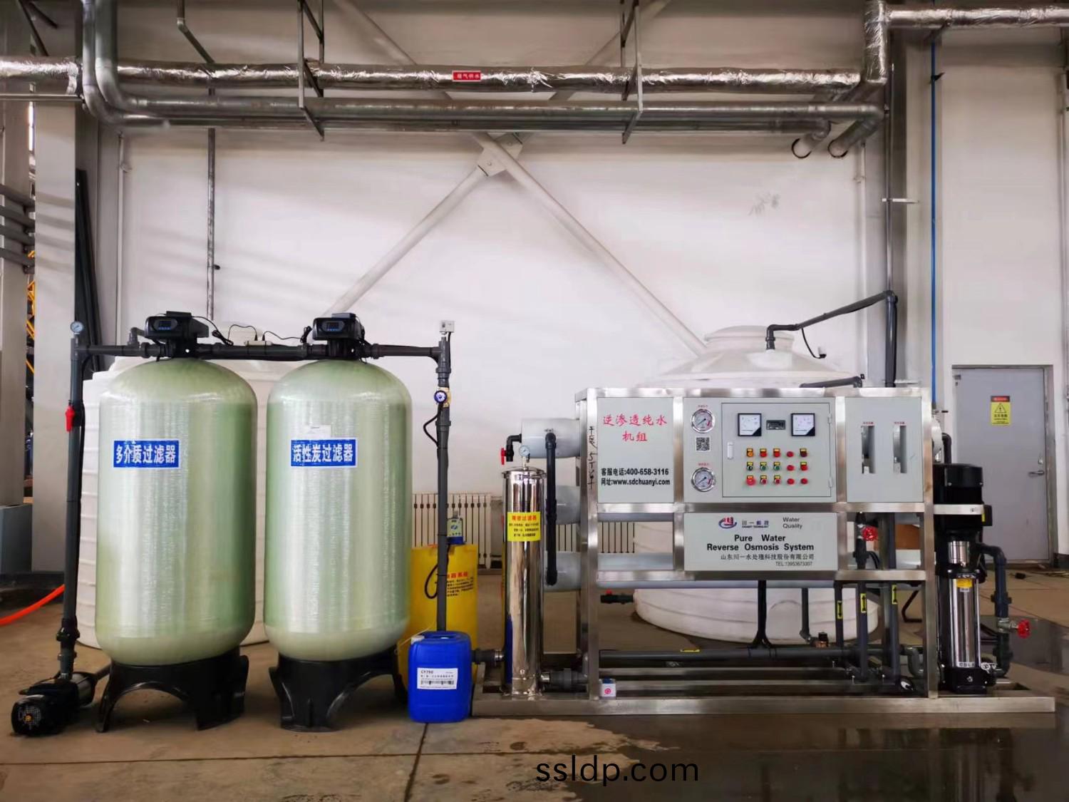 【川一股份】5T雙(shuang)級(ji)反(fan)滲透(tou)純(chun)淨水設(she)備(bei)安(an)裝(zhuang)現(xian)場