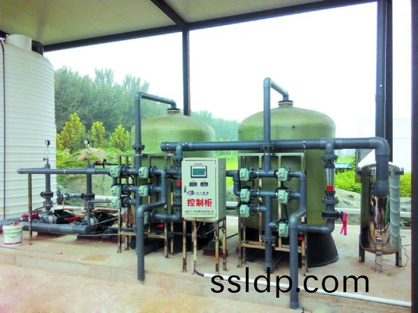 【川(chuan)一股(gu)份(fen)】80T輭(ruan)化(hua)除鹽水(shui)安裝(zhuang)調試