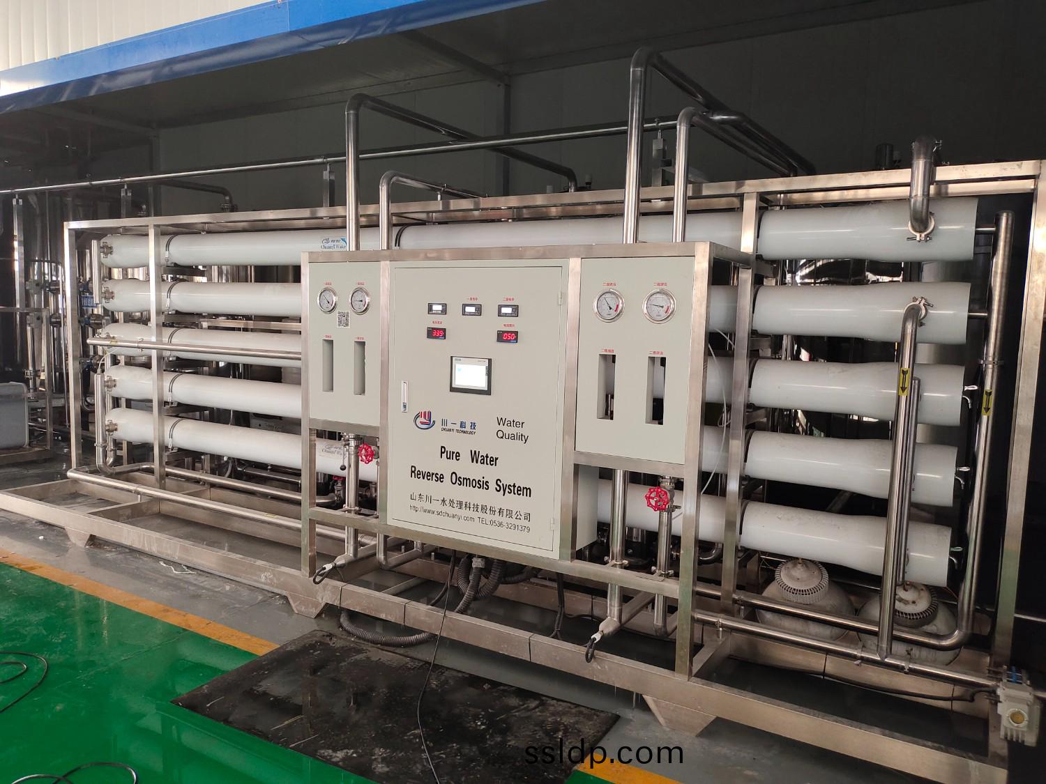 【川(chuan)一股(gu)份】桓(huan)檯10T/H雙級反(fan)滲(shen)透+EDI設(she)備安裝調(diao)試