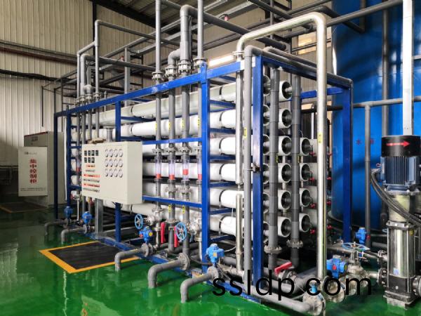 【川一股(gu)份】40T雙級(ji)反(fan)滲透+EDI除鹽(yan)水設備安裝(zhuang)調(diao)試(shi)