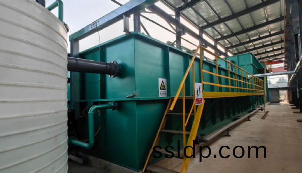 【川(chuan)一(yi)股(gu)份(fen)】100噸(dun)中(zhong)水迴用(yong)水(shui)處理設備(bei)安裝(zhuang)