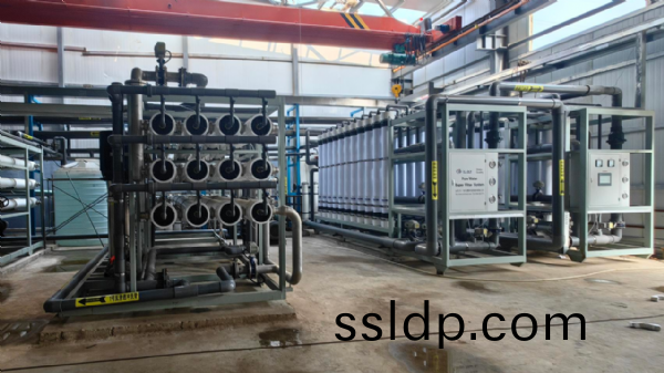 100T/H反滲透(tou)+超(chao)濾中水(shui)迴(hui)用設(she)備(bei)