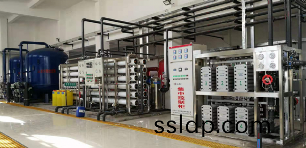 河(he)南(nan)濮(pu)陽(yang)30T雙級(ji)反(fan)滲透+EDI設備(bei)