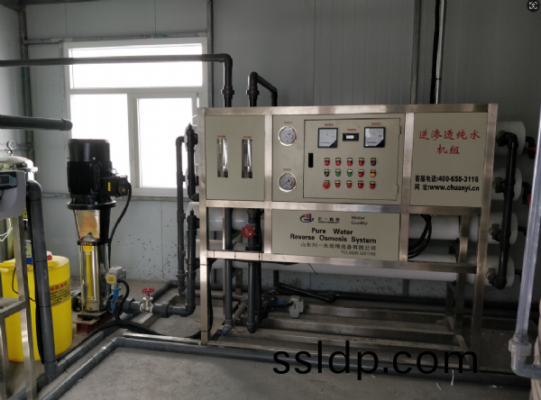 8T/H單級(ji)反(fan)滲(shen)透設備(bei)-新疆工(gong)地直(zhi)飲(yin)水(shui)項(xiang)目