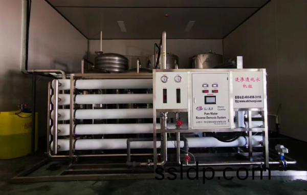 20T/H全不(bu)鏽鋼(gang)單級反(fan)滲透設(she)備(bei)