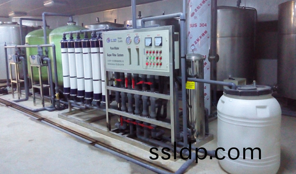 12T/H超濾設(she)備(bei)安(an)裝(zhuang)調(diao)試