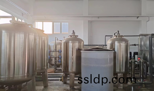 70T/H不鏽鋼(gang)全自動(dong)輭(ruan)化(hua)設備(bei)