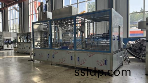 500-600小(xiao)桶每(mei)小(xiao)時直線(xian)灌裝(zhuang)設(she)備(bei)