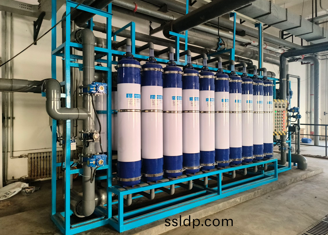 煙檯(tai)2X50T反滲(shen)透十100T超濾設備(bei)安裝(zhuang)調(diao)試