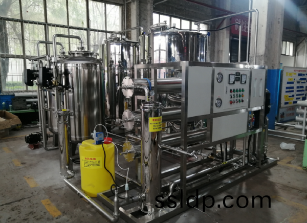 山西環(huan)境公司(si)5T全(quan)不(bu)鏽鋼(gang)反滲(shen)透設(she)備(bei)安(an)裝(zhuang)調(diao)試(shi)