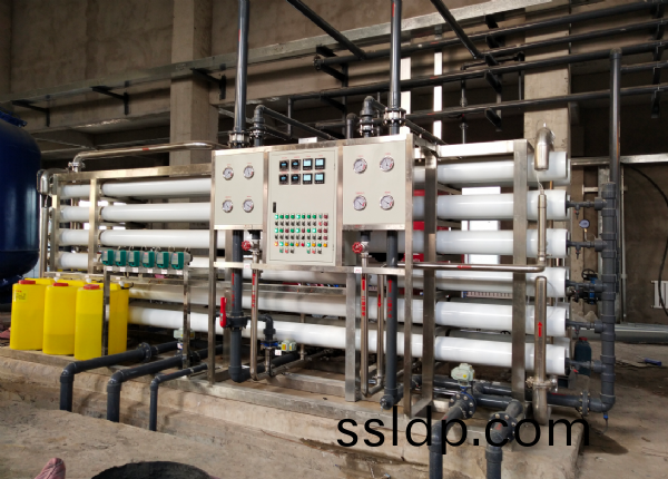 河南(nan)30T雙(shuang)級反(fan)滲透(tou)+EDI設(she)備安(an)裝(zhuang)調試(shi)完成