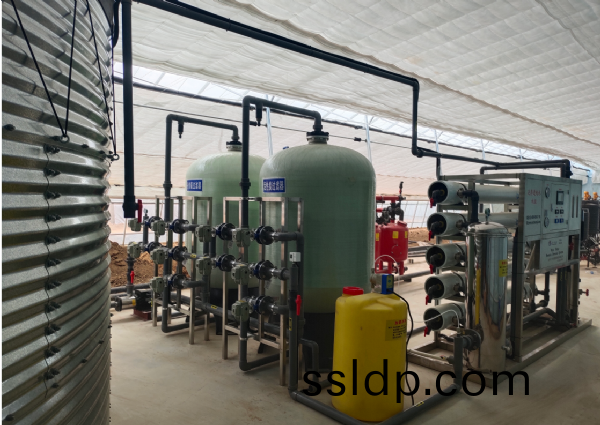 青(qing)島10T級單級(ji)反(fan)滲透(tou)安(an)裝(zhuang)調試(shi)完成