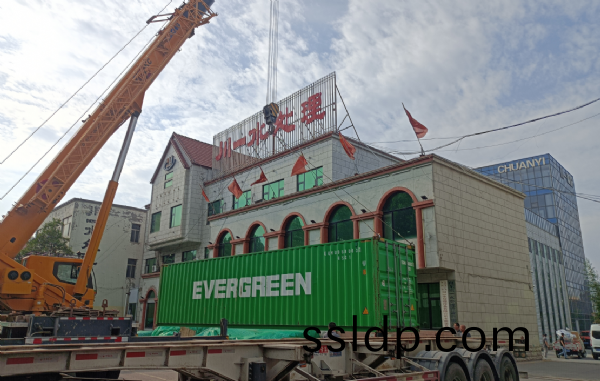 沙特15T單級反(fan)滲(shen)透設備(bei)集(ji)裝(zhuang)箱髮(fa)貨(huo)