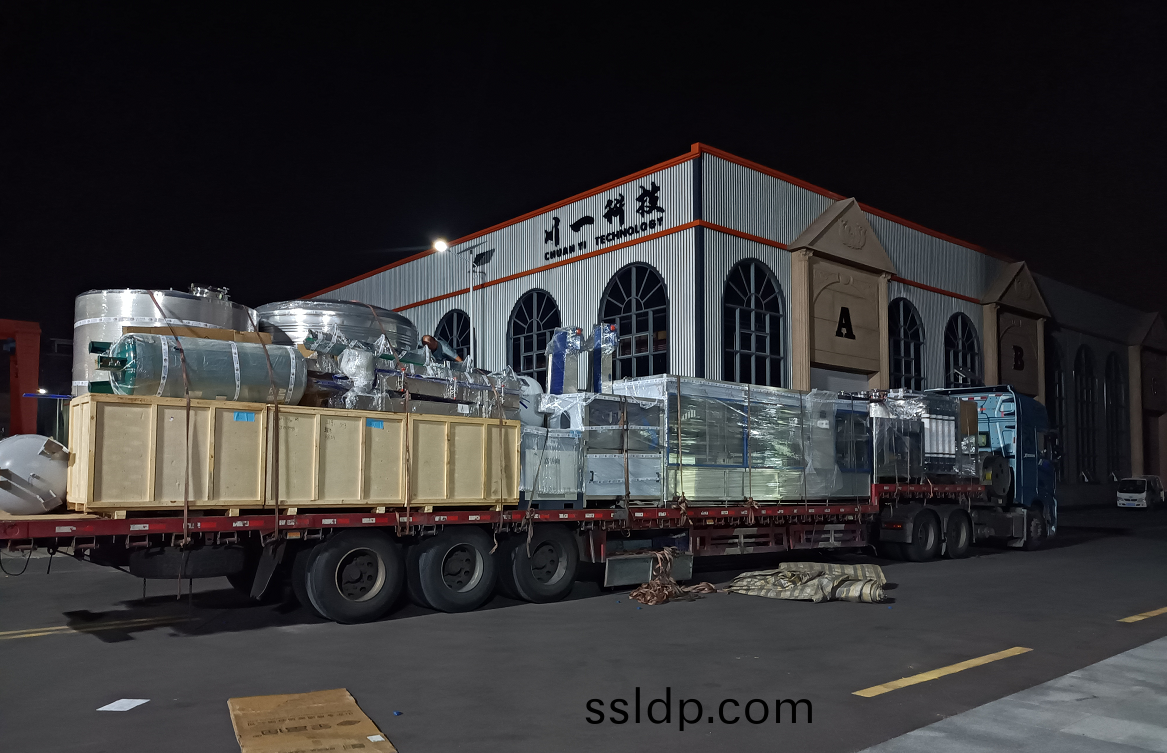 【川(chuan)一股份】10T超(chao)濾(lv)設備(bei)+小缾水(shui)灌(guan)裝線+小(xiao)桶(tong)水(shui)灌裝線水(shui)廠設(she)備(bei)裝(zhuang)車(che)髮(fa)徃(wang)四川省(sheng)雅(ya)安(an)市