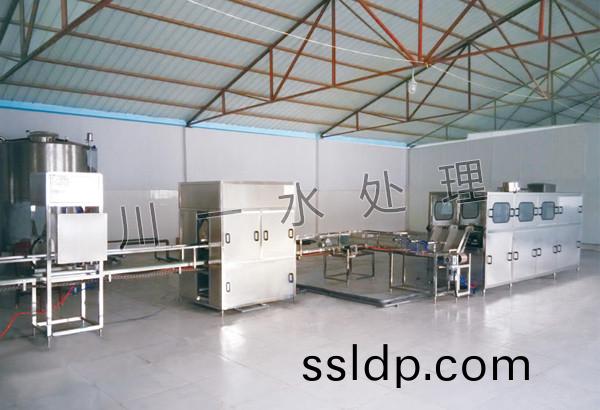 300桶/h 大(da)桶(tong)水灌(guan)裝(zhuang)生産線(xian)
