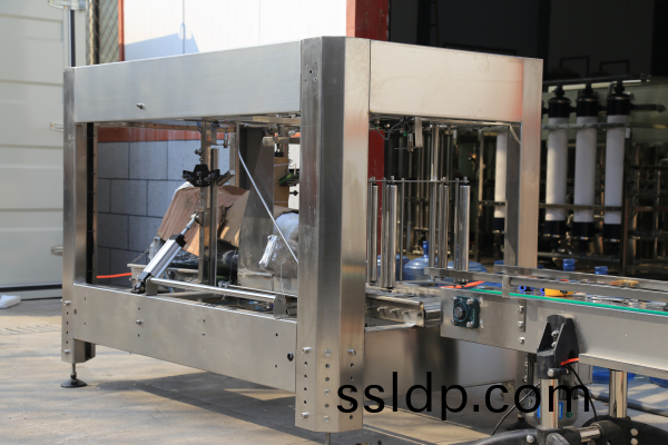 全(quan)自動(dong)套(tao)袋(dai)機(ji)